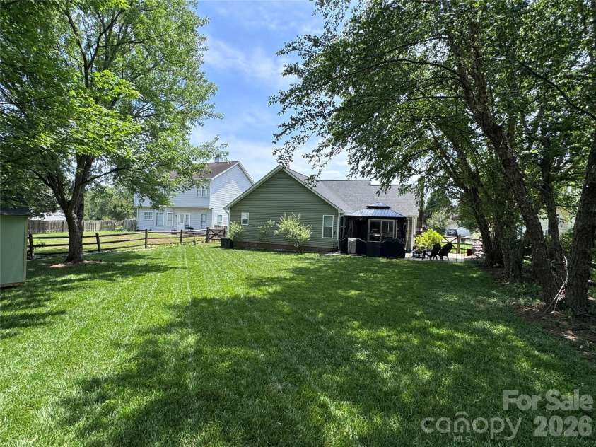 3930 Huntmeadow Drive, Charlotte, NC 28269.  MLS# CAR4387063, YatesRealty ID 31125. Backyard