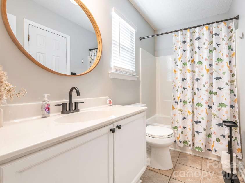 3930 Huntmeadow Drive, Charlotte, NC 28269.  MLS# CAR4387063, YatesRealty ID 31125. Bathroom 2