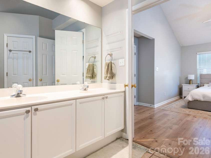 3930 Huntmeadow Drive, Charlotte, NC 28269.  MLS# CAR4387063, YatesRealty ID 31125. Dual sinks in the primary bath