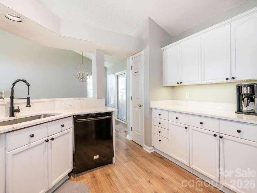 3930 Huntmeadow Drive, Charlotte, NC 28269.  MLS# CAR4387063, YatesRealty ID 31125. Kitchen with pantry