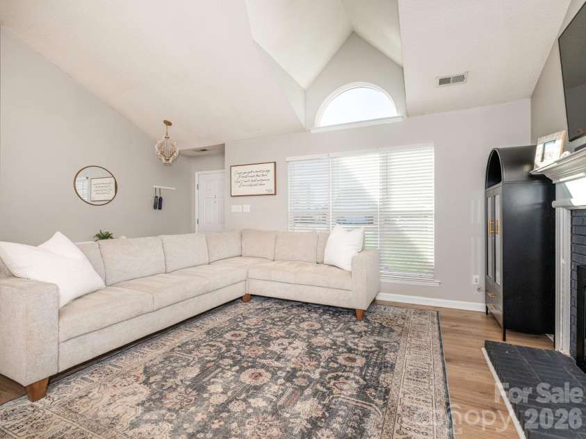 3930 Huntmeadow Drive, Charlotte, NC 28269.  MLS# CAR4387063, YatesRealty ID 31125. Lovely flooring throughout