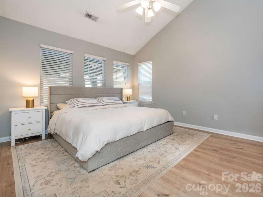 3930 Huntmeadow Drive, Charlotte, NC 28269.  MLS# CAR4387063, YatesRealty ID 31125. Primry Bedroom with vaulted ceilings