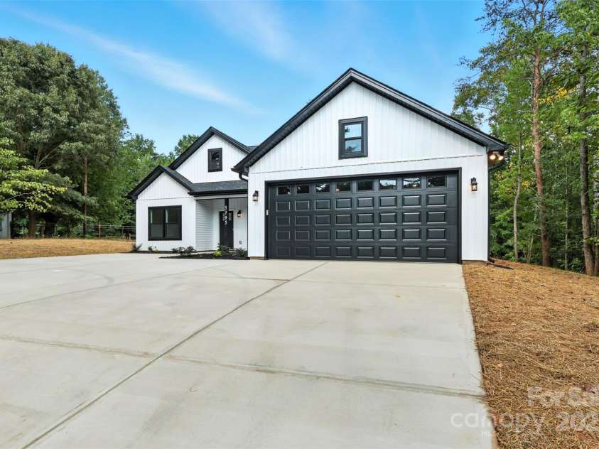 5795 Us 52 Highway, Salisbury, NC 28146.  MLS# CAR4279797, YatesRealty ID 31126. 