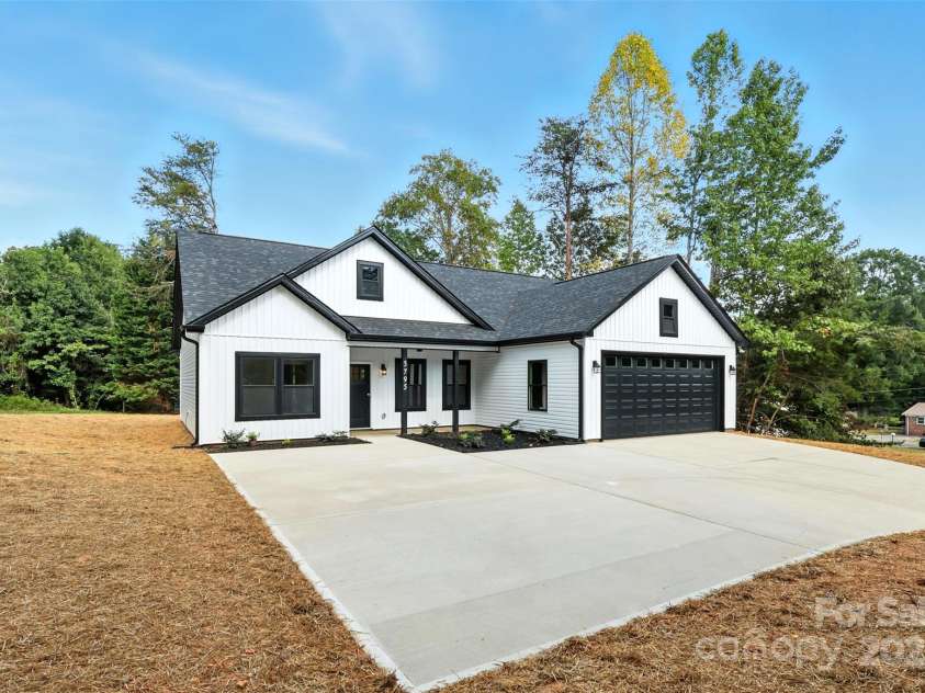 5795 Us 52 Highway, Salisbury, NC 28146.  MLS# CAR4279797, YatesRealty ID 31126. 