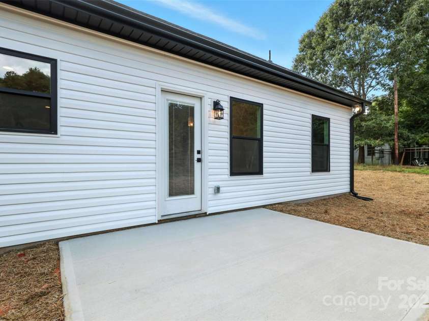 5795 Us 52 Highway, Salisbury, NC 28146.  MLS# CAR4279797, YatesRealty ID 31126. 