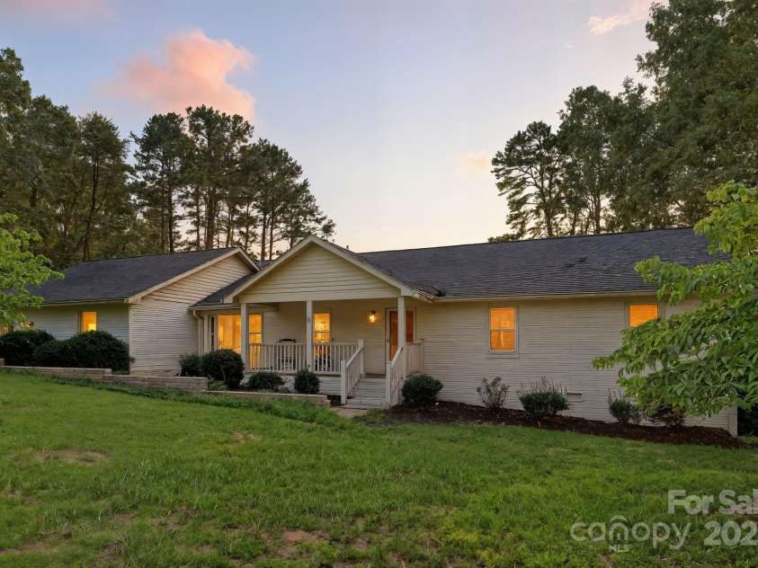 11501 Trails End Lane, Huntersville, NC 28078.  MLS# CAR4284861, YatesRealty ID 31127. 
