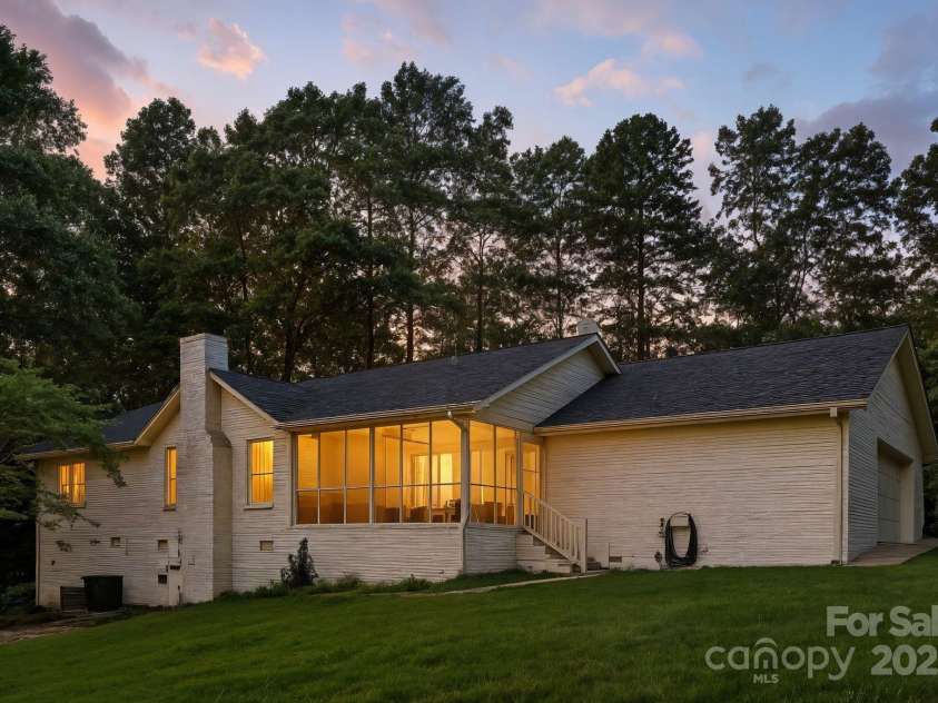 11501 Trails End Lane, Huntersville, NC 28078.  MLS# CAR4284861, YatesRealty ID 31127. 