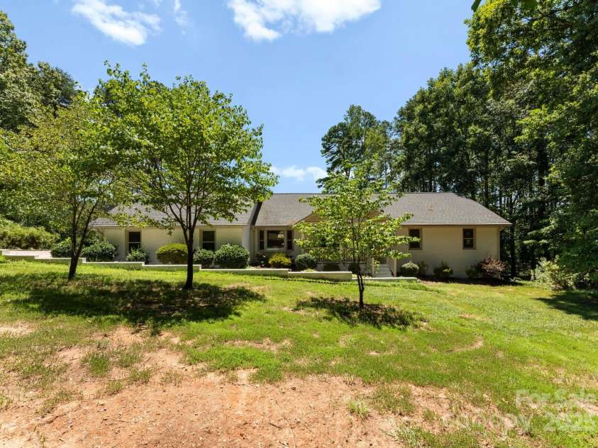 11501 Trails End Lane, Huntersville, NC 28078.  MLS# CAR4284861, YatesRealty ID 31127. 
