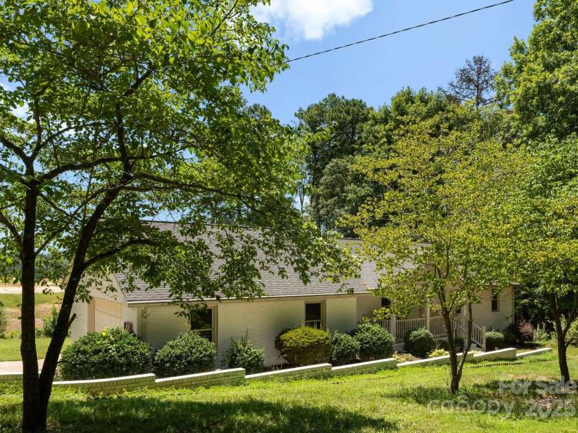 11501 Trails End Lane, Huntersville, NC 28078.  MLS# CAR4284861, YatesRealty ID 31127. 