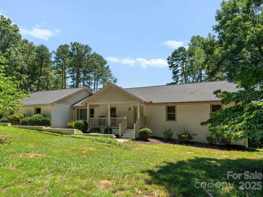 11501 Trails End Lane, Huntersville, NC 28078.  MLS# CAR4284861, YatesRealty ID 31127. 