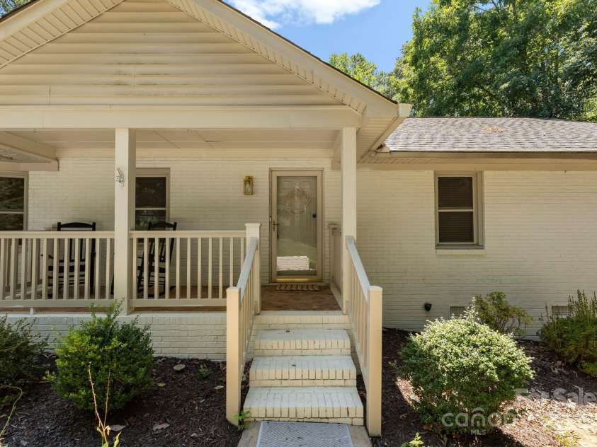 11501 Trails End Lane, Huntersville, NC 28078.  MLS# CAR4284861, YatesRealty ID 31127. 