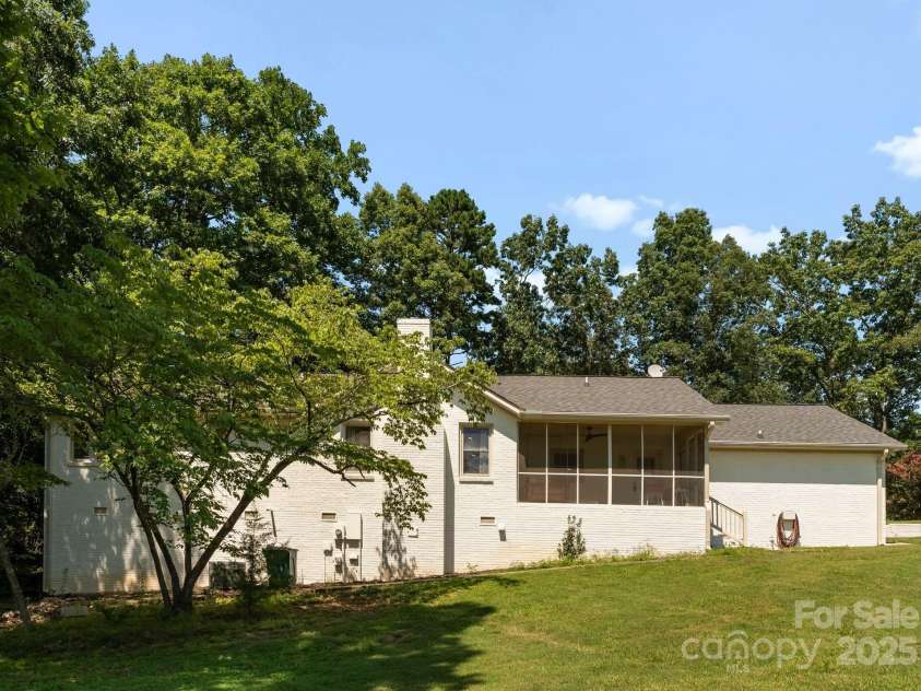 11501 Trails End Lane, Huntersville, NC 28078.  MLS# CAR4284861, YatesRealty ID 31127. 