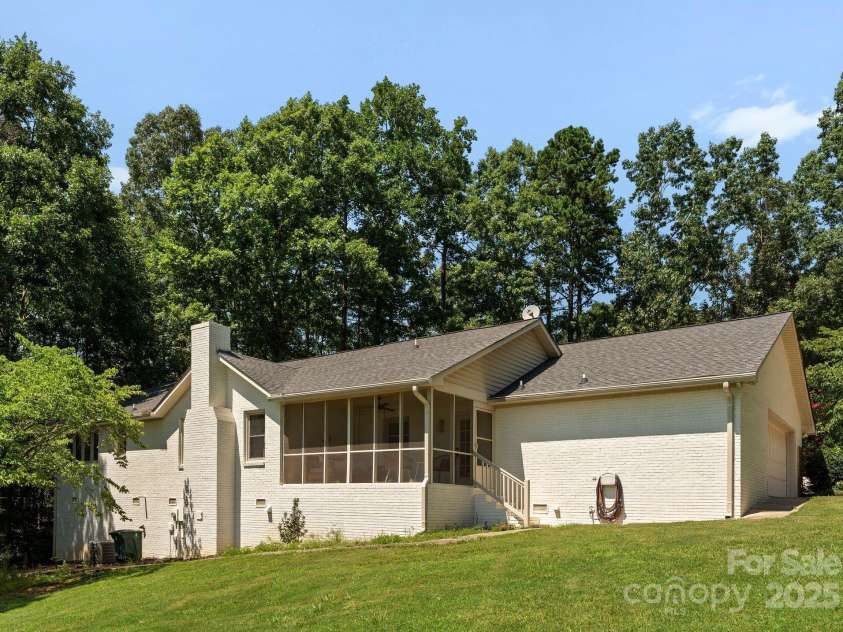 11501 Trails End Lane, Huntersville, NC 28078.  MLS# CAR4284861, YatesRealty ID 31127. 