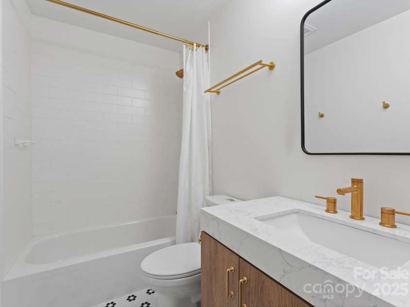 11501 Trails End Lane, Huntersville, NC 28078.  MLS# CAR4284861, YatesRealty ID 31127. 