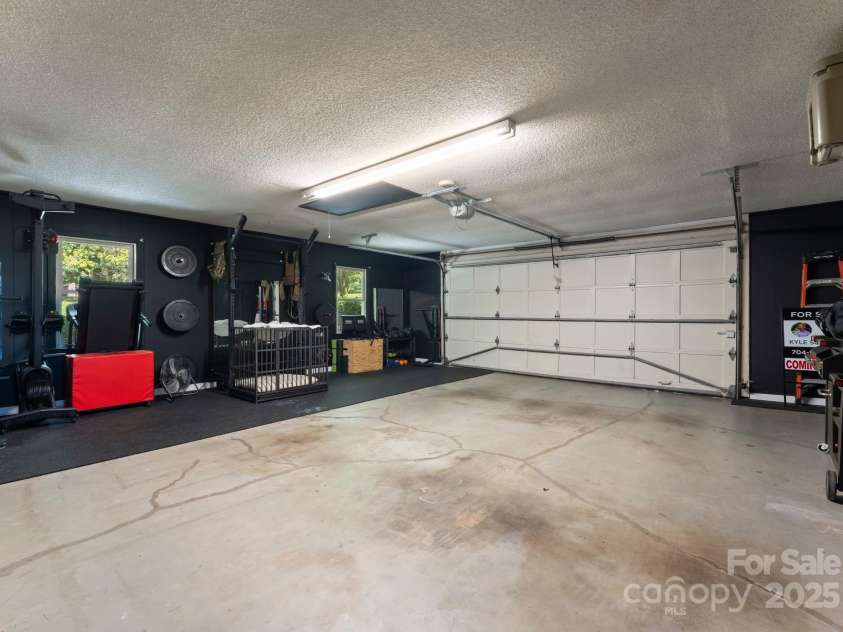 11501 Trails End Lane, Huntersville, NC 28078.  MLS# CAR4284861, YatesRealty ID 31127. 