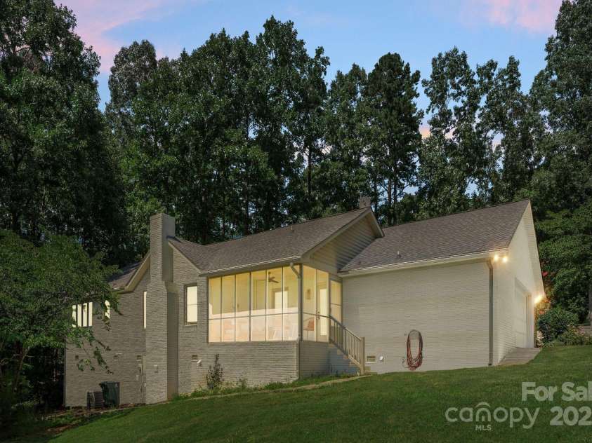11501 Trails End Lane, Huntersville, NC 28078.  MLS# CAR4284861, YatesRealty ID 31127. 