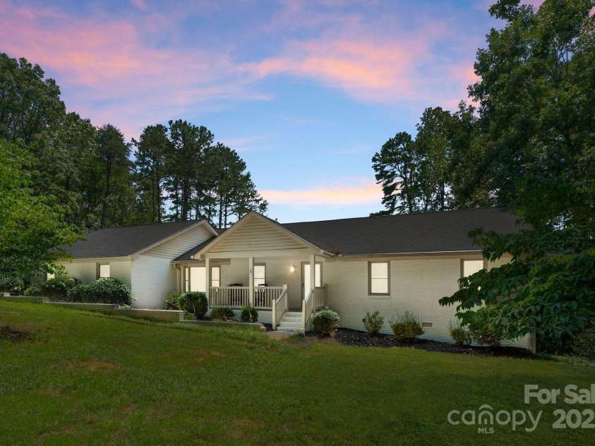 11501 Trails End Lane, Huntersville, NC 28078.  MLS# CAR4284861, YatesRealty ID 31127. 