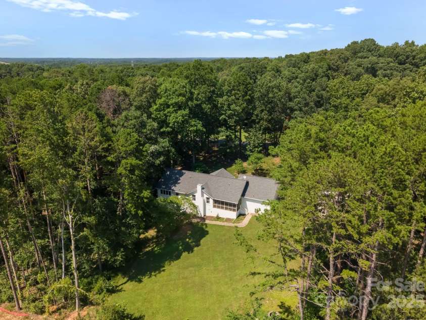 11501 Trails End Lane, Huntersville, NC 28078.  MLS# CAR4284861, YatesRealty ID 31127. 