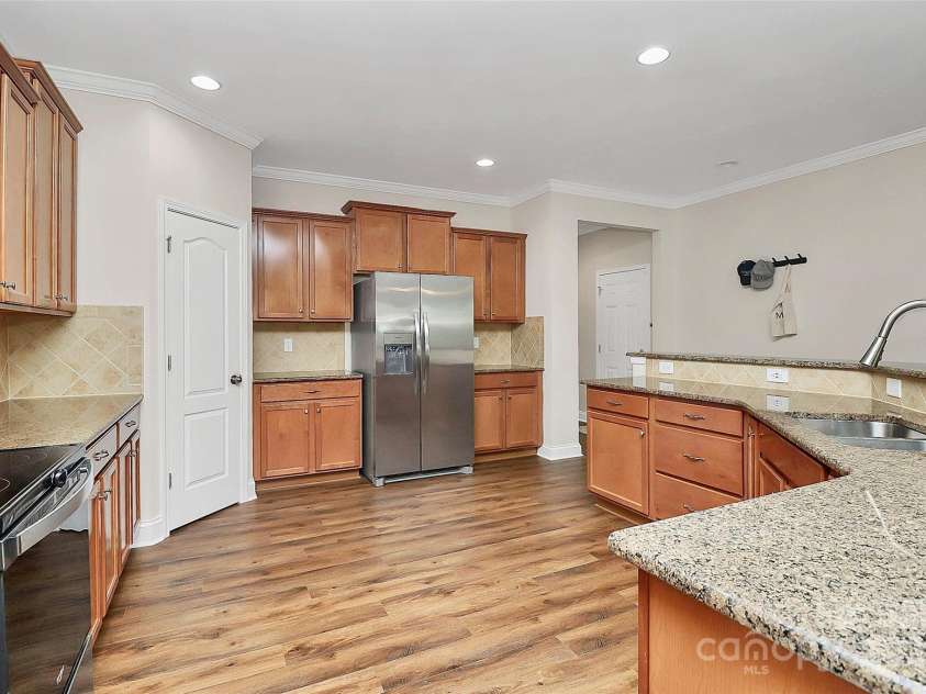 3818 Franklin Meadows Drive, Matthews, NC 28105.  MLS# CAR4288289, YatesRealty ID 31128. 