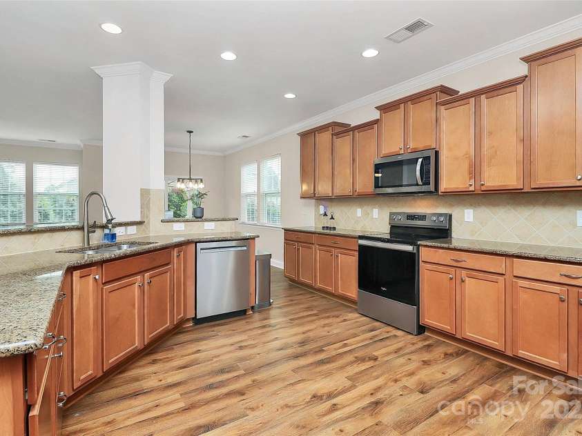 3818 Franklin Meadows Drive, Matthews, NC 28105.  MLS# CAR4288289, YatesRealty ID 31128. 