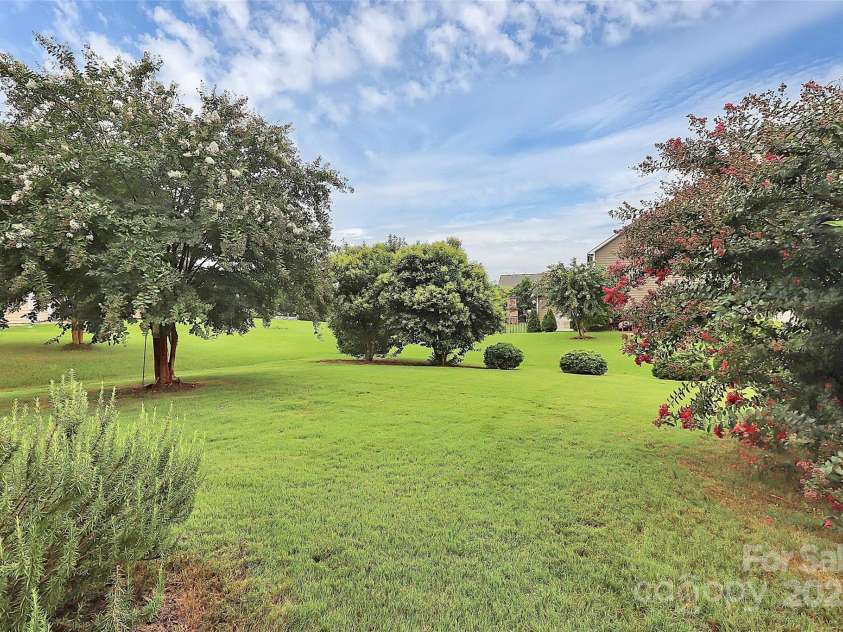 3818 Franklin Meadows Drive, Matthews, NC 28105.  MLS# CAR4288289, YatesRealty ID 31128. 