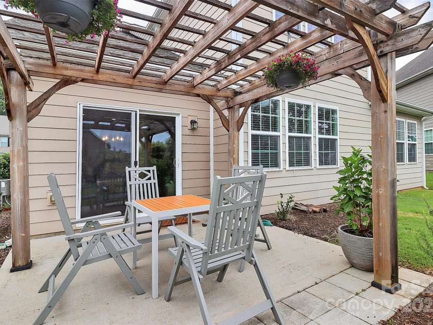 3818 Franklin Meadows Drive, Matthews, NC 28105.  MLS# CAR4288289, YatesRealty ID 31128. 