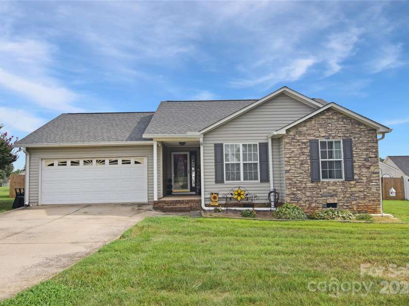 115 Cloister Drive, Mocksville, NC 27028.  MLS# CAR4286653, YatesRealty ID 31129. 
