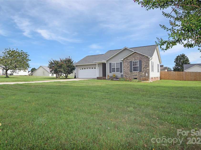 115 Cloister Drive, Mocksville, NC 27028.  MLS# CAR4286653, YatesRealty ID 31129. 