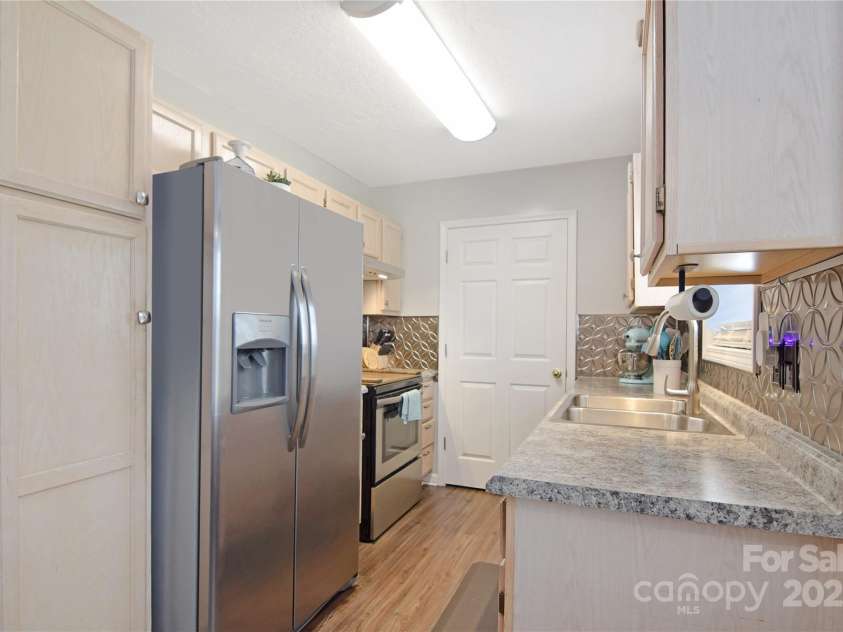 115 Cloister Drive, Mocksville, NC 27028.  MLS# CAR4286653, YatesRealty ID 31129. 