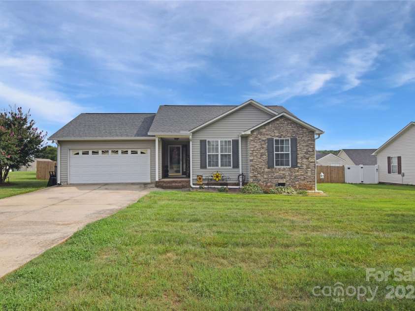 115 Cloister Drive, Mocksville, NC 27028.  MLS# CAR4286653, YatesRealty ID 31129. 