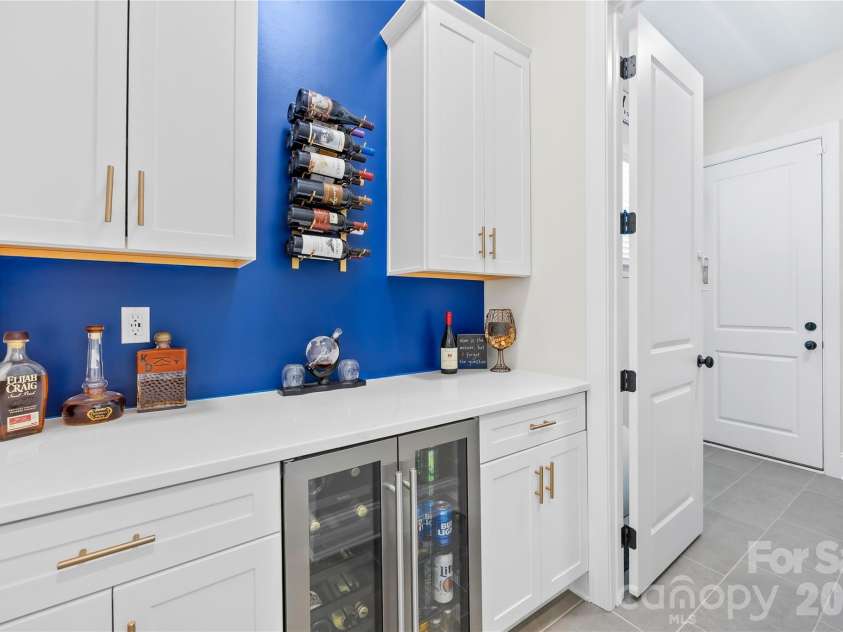 1368 Cedardale Lane, Denver, NC 28037.  MLS# CAR4391395, YatesRealty ID 31129. Beverage Bar area added