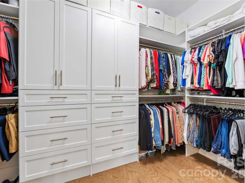 1368 Cedardale Lane, Denver, NC 28037.  MLS# CAR4391395, YatesRealty ID 31129. Large Custom Primary Closet