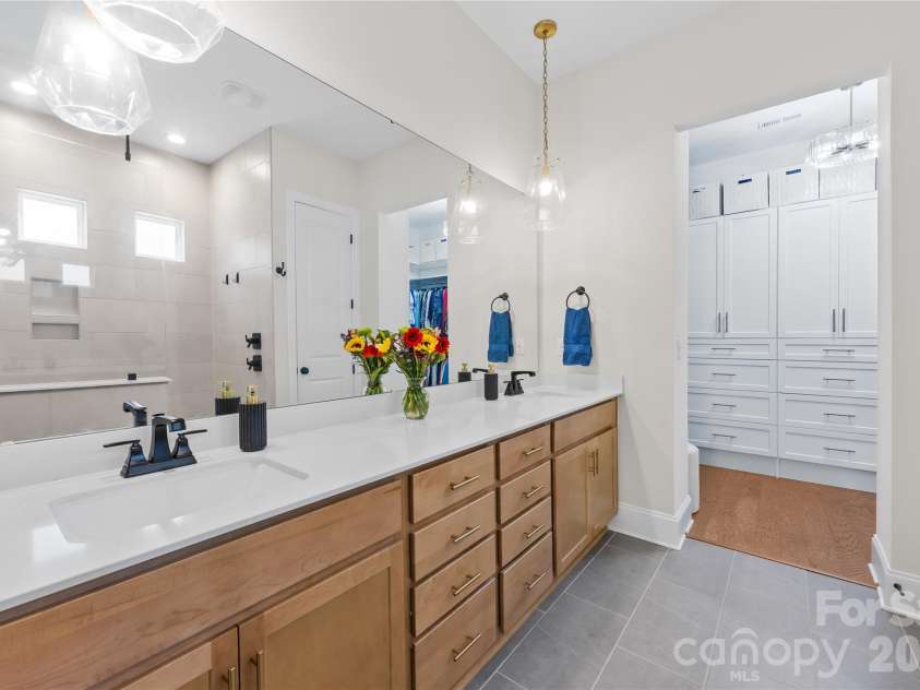 1368 Cedardale Lane, Denver, NC 28037.  MLS# CAR4391395, YatesRealty ID 31129. Primary Bathroom with Large Dual Vanity and Custom Walk-In Closet