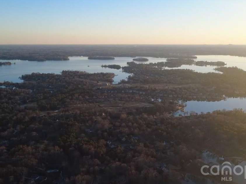 20139 Rainbow Circle, Cornelius, NC 28031.  MLS# CAR4354765, YatesRealty ID 3113. 