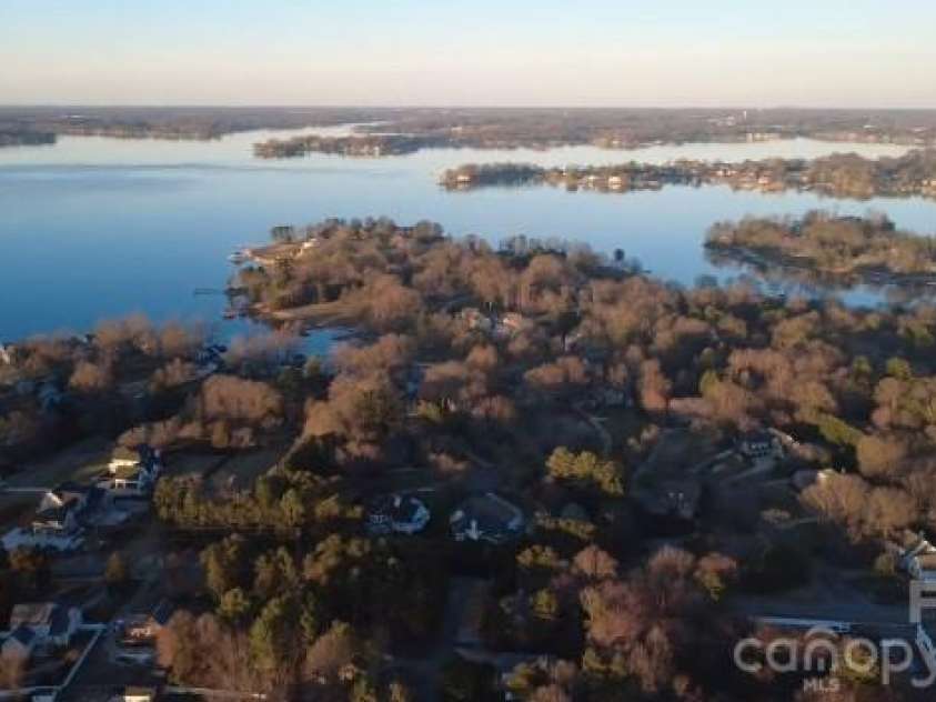 20139 Rainbow Circle, Cornelius, NC 28031.  MLS# CAR4354765, YatesRealty ID 3113. 