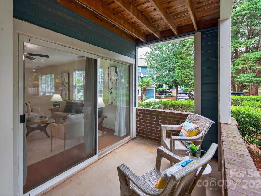 424 Mather Green Avenue, Charlotte, NC 28203.  MLS# CAR4283876, YatesRealty ID 31130. Covered Porch with sliding door access to Living Room