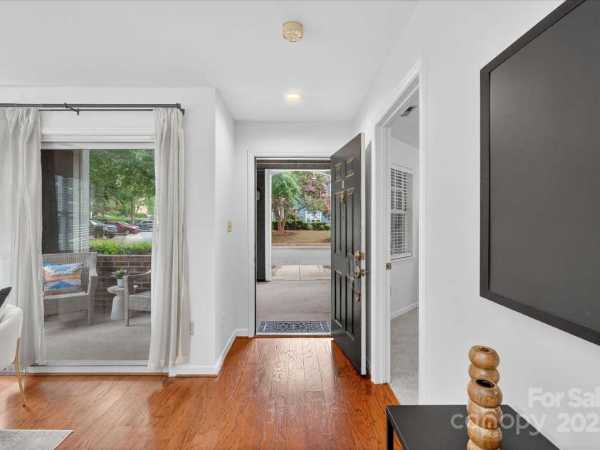 424 Mather Green Avenue, Charlotte, NC 28203.  MLS# CAR4283876, YatesRealty ID 31130. Front Entry Way