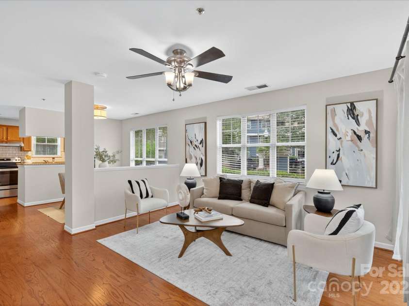 424 Mather Green Avenue, Charlotte, NC 28203.  MLS# CAR4283876, YatesRealty ID 31130. Light, open Living Room