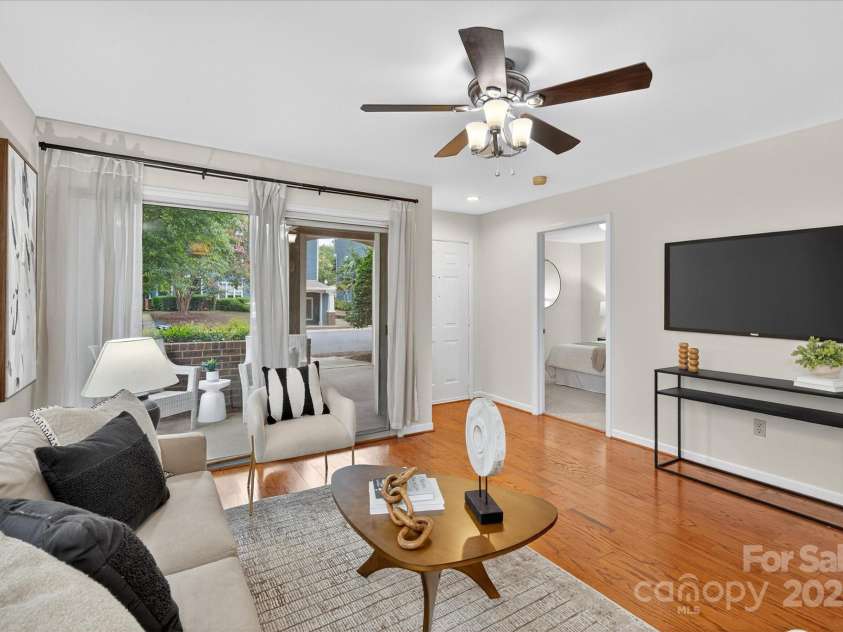 424 Mather Green Avenue, Charlotte, NC 28203.  MLS# CAR4283876, YatesRealty ID 31130. Living Room and entrance to Primary Bedroom