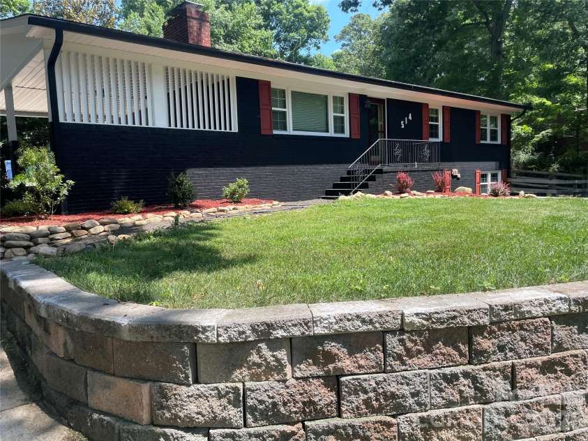 514 Crestview Drive, Albemarle, NC 28001.  MLS# CAR4393250, YatesRealty ID 31130. 