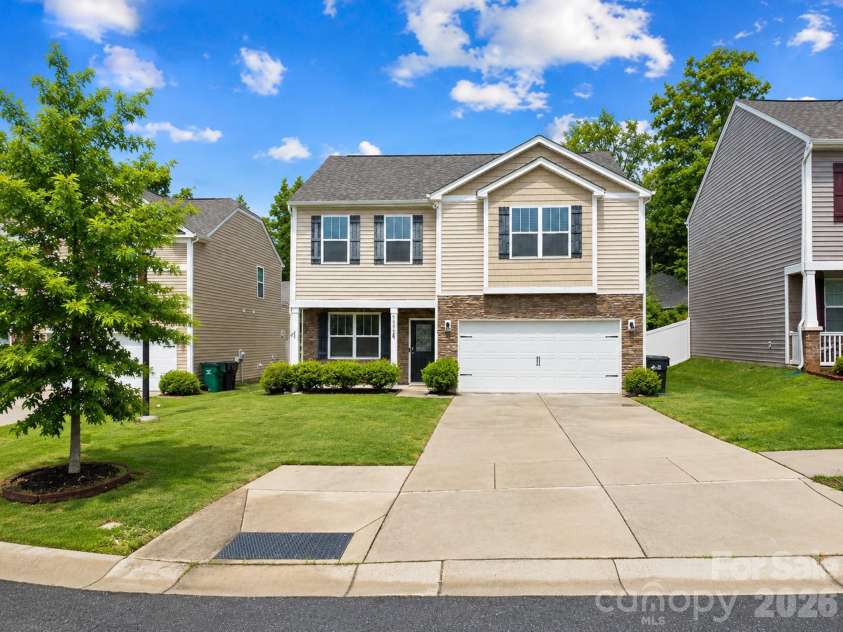 5048 Deisy May Lane, Matthews, NC 28105.  MLS# CAR4386465, YatesRealty ID 31131. 