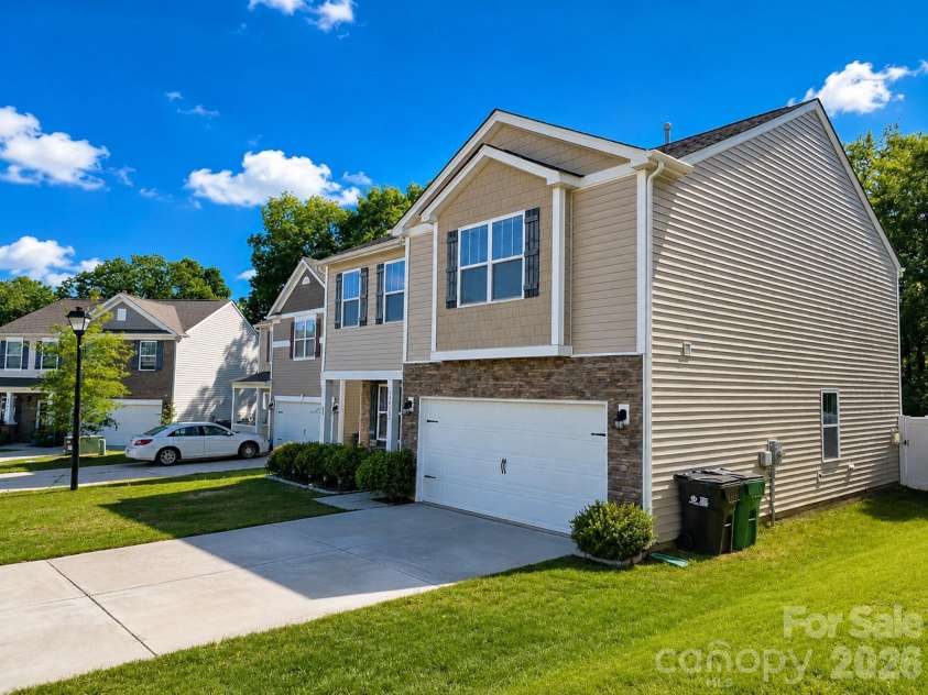 5048 Deisy May Lane, Matthews, NC 28105.  MLS# CAR4386465, YatesRealty ID 31131. 