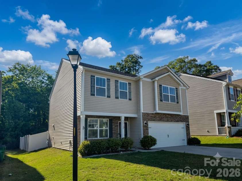 5048 Deisy May Lane, Matthews, NC 28105.  MLS# CAR4386465, YatesRealty ID 31131. 
