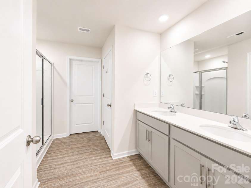 5048 Deisy May Lane, Matthews, NC 28105.  MLS# CAR4386465, YatesRealty ID 31131. 