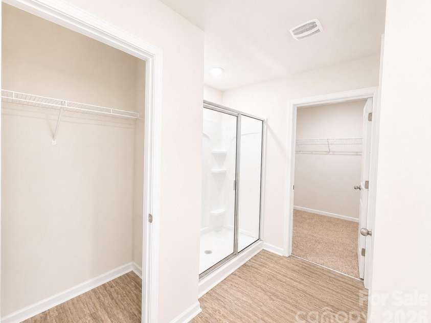 5048 Deisy May Lane, Matthews, NC 28105.  MLS# CAR4386465, YatesRealty ID 31131. 