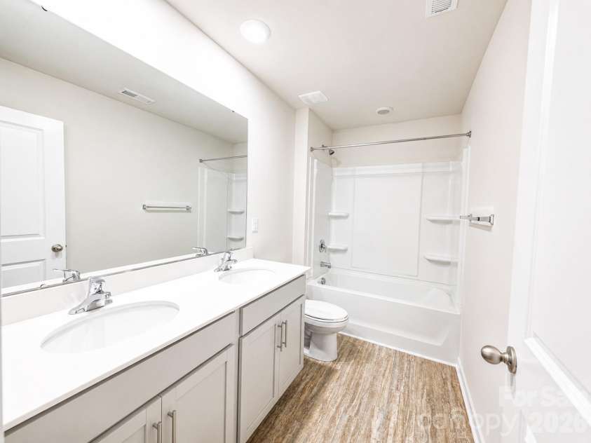 5048 Deisy May Lane, Matthews, NC 28105.  MLS# CAR4386465, YatesRealty ID 31131. 