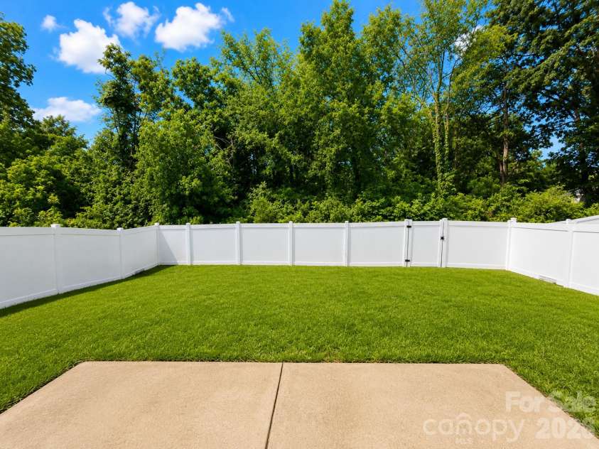 5048 Deisy May Lane, Matthews, NC 28105.  MLS# CAR4386465, YatesRealty ID 31131. 