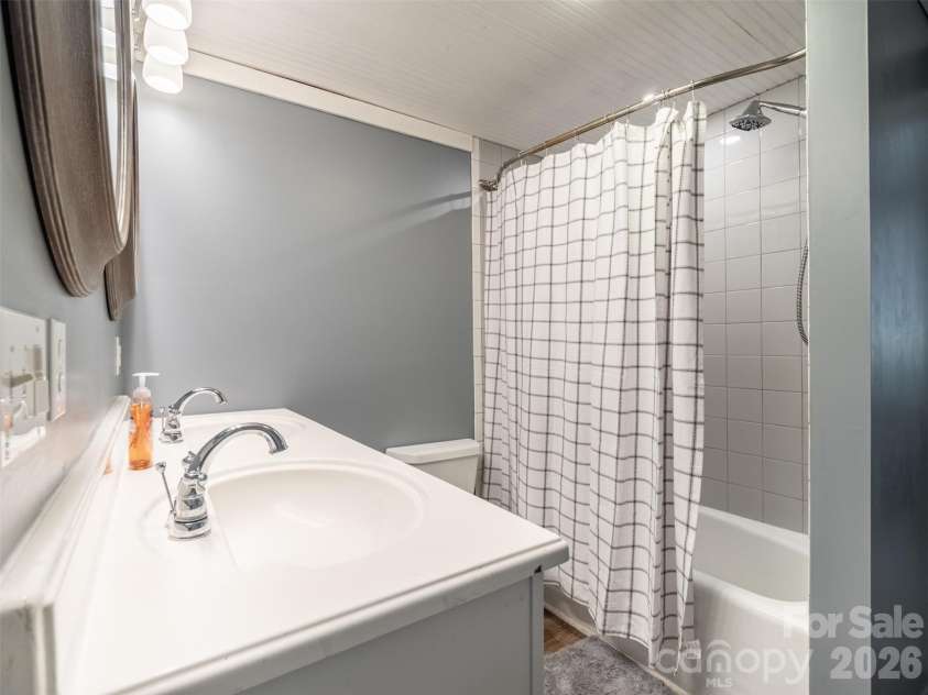 70 Vintage Place, Canton, NC 28716.  MLS# CAR4363944, YatesRealty ID 31132. Full bathroom