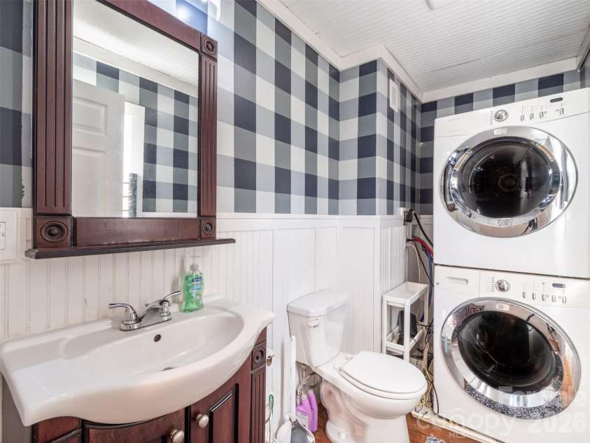 70 Vintage Place, Canton, NC 28716.  MLS# CAR4363944, YatesRealty ID 31132. Half bath with laundry