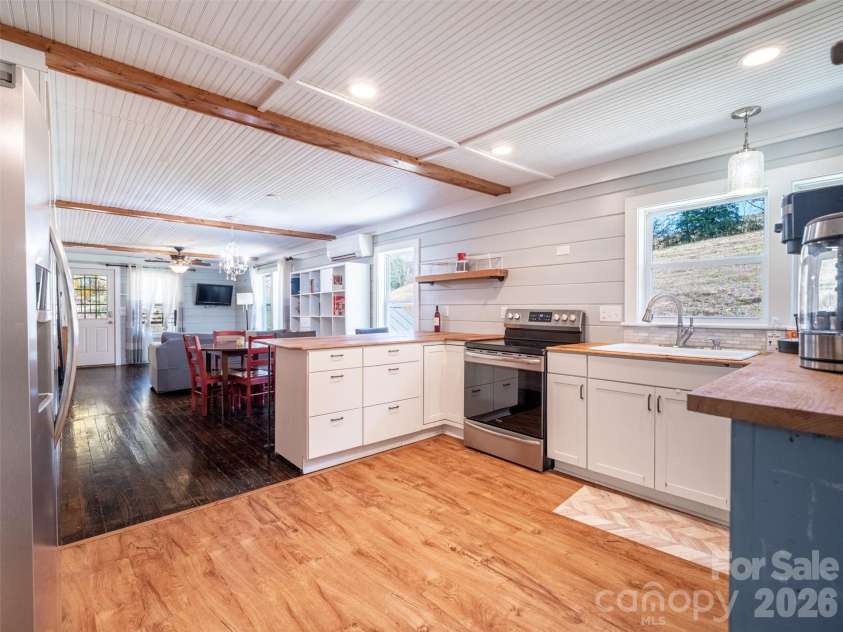 70 Vintage Place, Canton, NC 28716.  MLS# CAR4363944, YatesRealty ID 31132. Simple classic kitchen